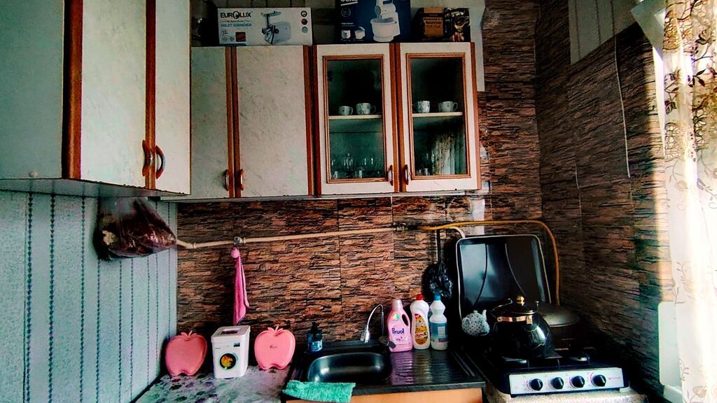 Yeni Günəşli qəsəbəsi D massivində 2 otaqlı leninqrad layihəli mənzil