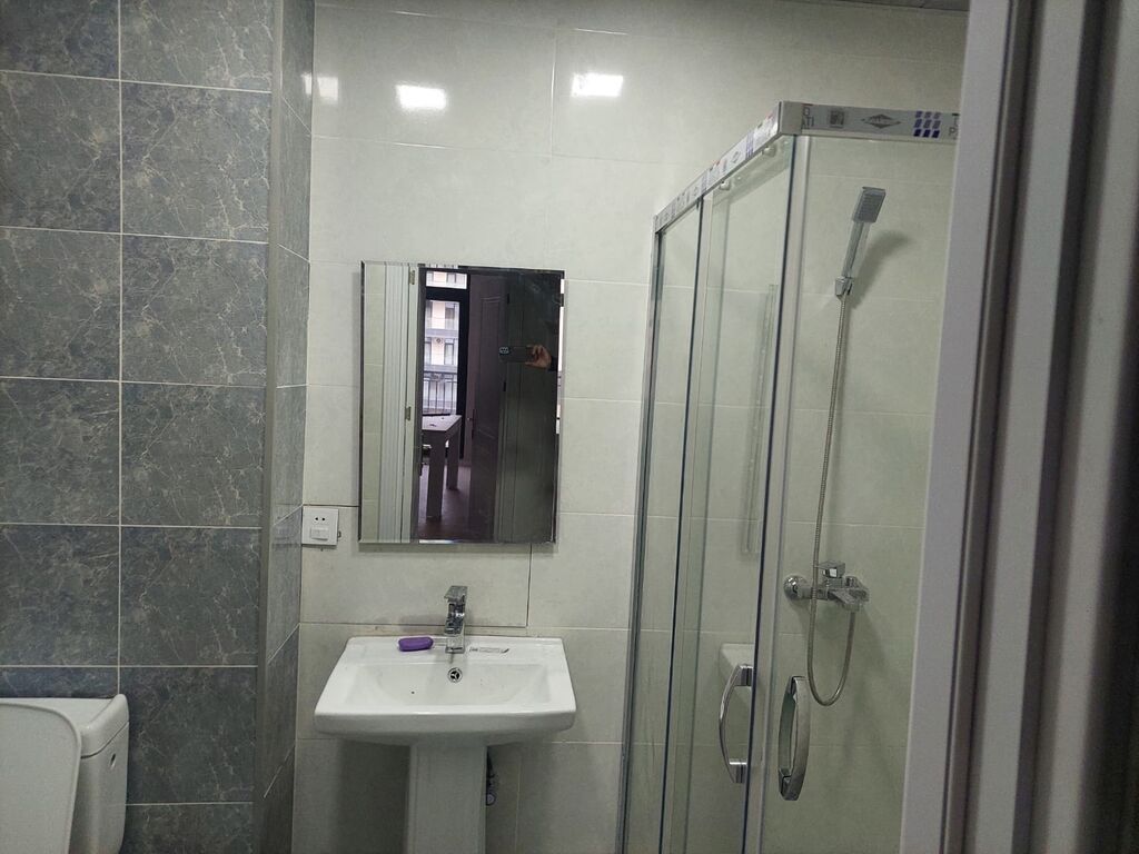 Yeni tikili binada dəniz panoramalı 2 otaqlı studio mənzil KİRAYƏ