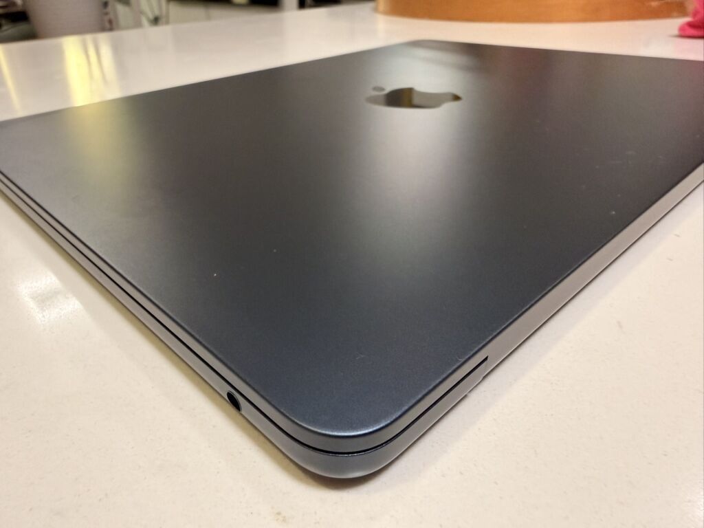 Apple MacBook (серия Air нового дизайна), цвет Midnight (темно‑синий): фото 3