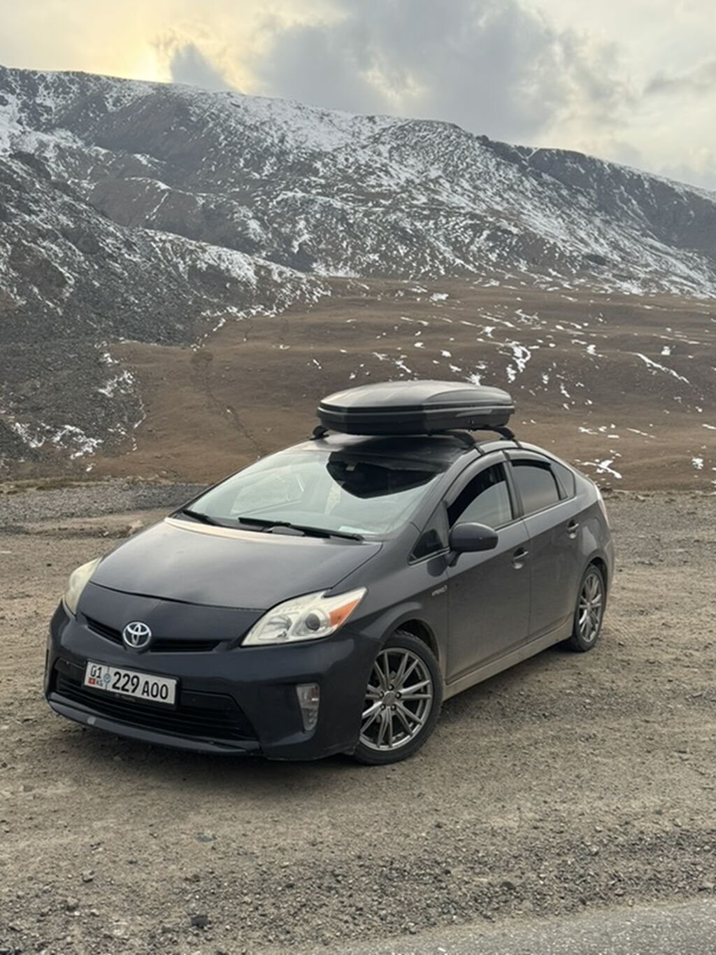 Toyota Prius: 2013 г., 1.8 л, Вариатор, Гибрид, Хэтчбэк: фото 2