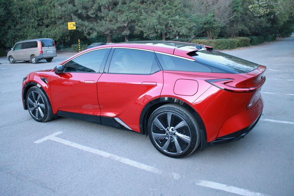 Toyota bZ5: 2025 г., Автомат, Электромобиль, Кроссовер: фото 3