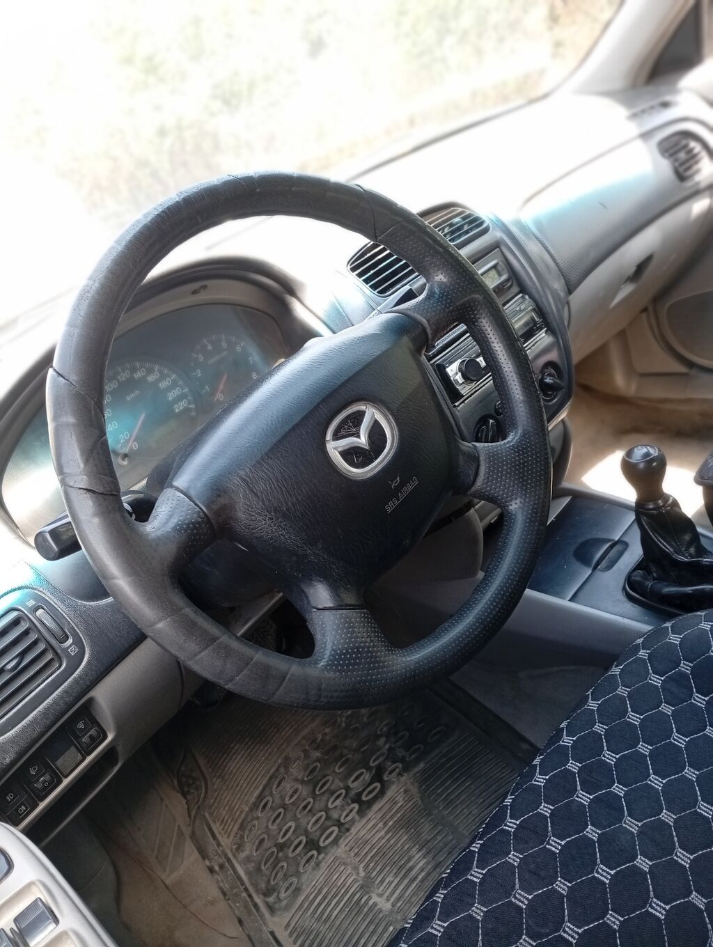 Mazda 323: 2001 г., 1.6 л, Механика, Бензин, Хэтчбэк: фото 5