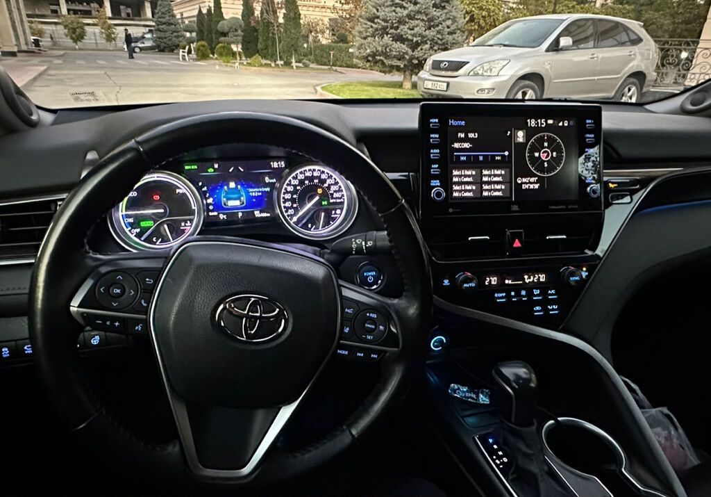 Toyota Camry: 2021 г., 2.5 л, Вариатор, Гибрид, Седан: фото 3