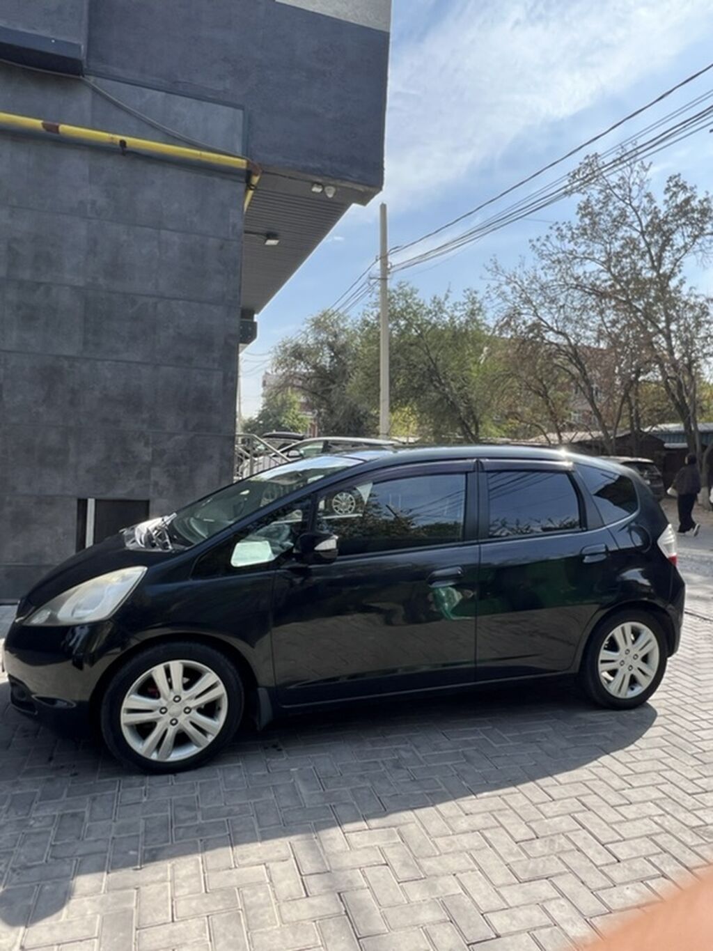 Honda Fit: 2009 г., Механика, Бензин, Хэтчбэк: фото 2