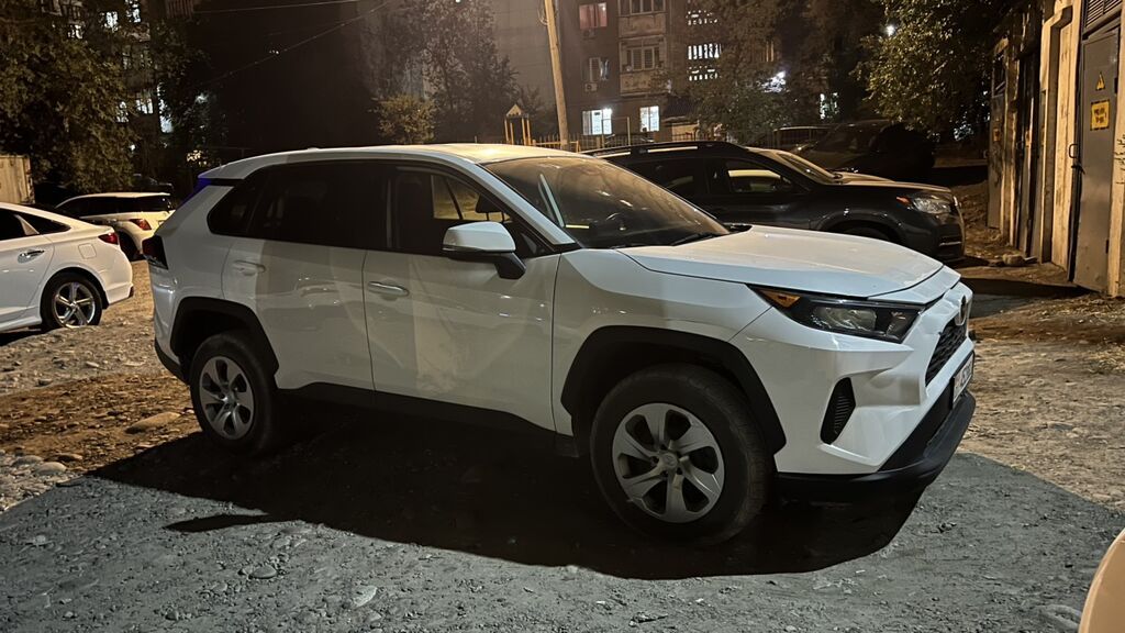 Toyota RAV4: 2022 г., 2.5 л, Автомат, Бензин, Кроссовер: фото 3