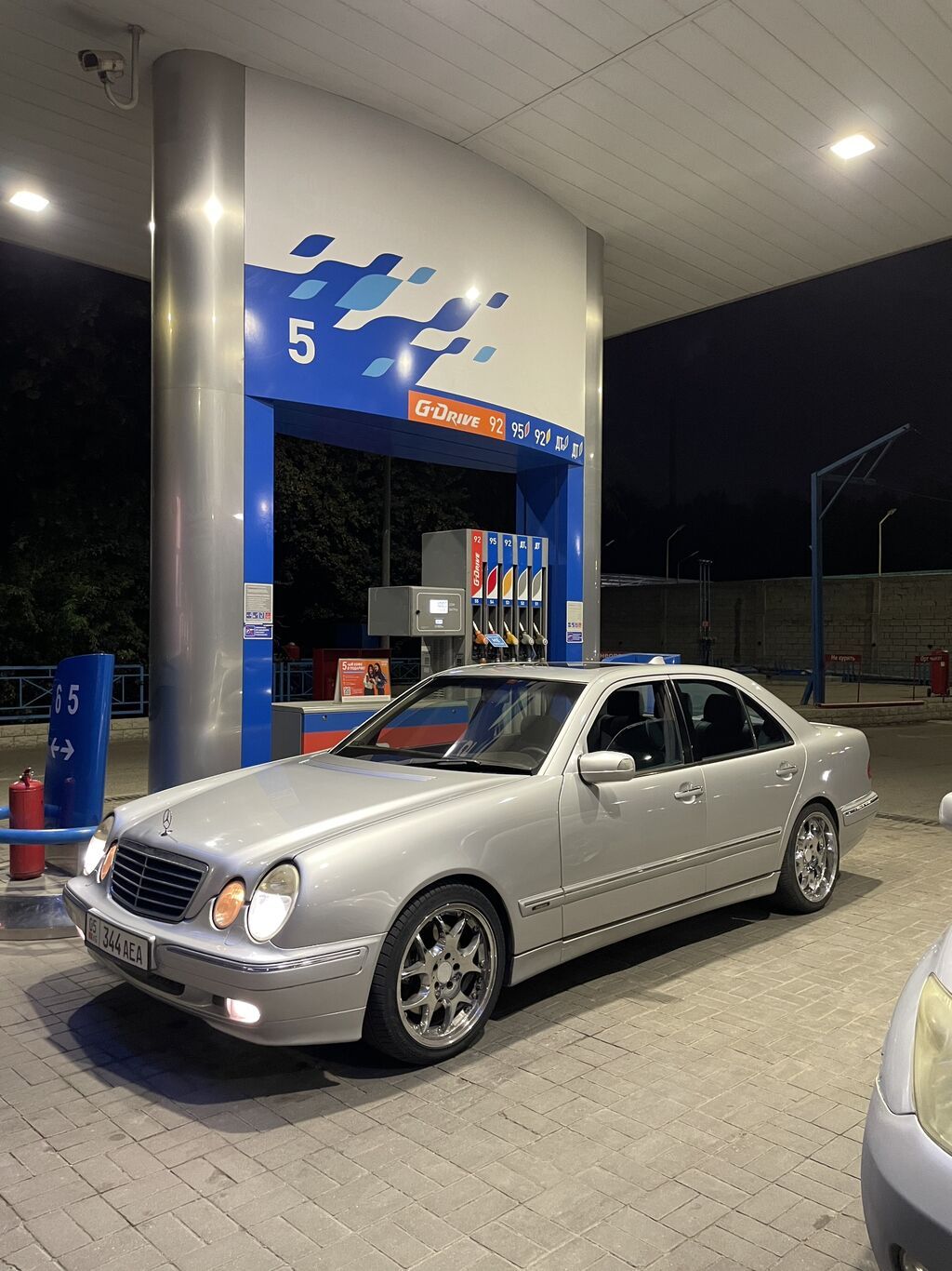 Mercedes-Benz E-Class: 1999 г., 4.3 л, Автомат, Бензин, Седан: фото 2