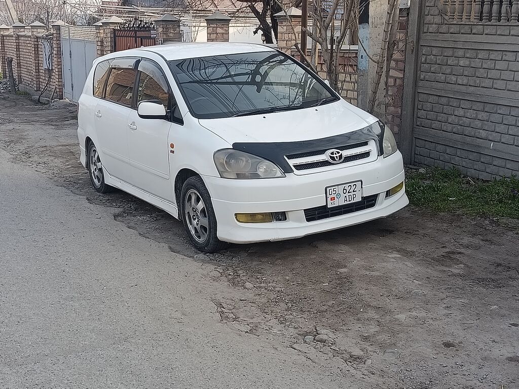 Toyota Ipsum: 2002 г., 2.4 л, Автомат, Бензин, Минивэн: фото 3