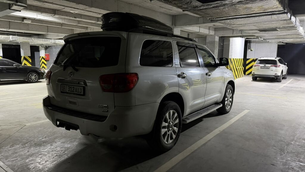 Toyota Sequoia: 2010 г., 5.7 л, Автомат, Газ, Внедорожник: фото 2