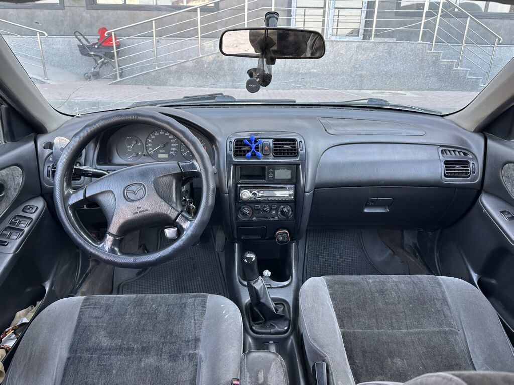 Mazda 626: 1998 г., 1.8 л, Механика, Бензин, Седан: фото 3