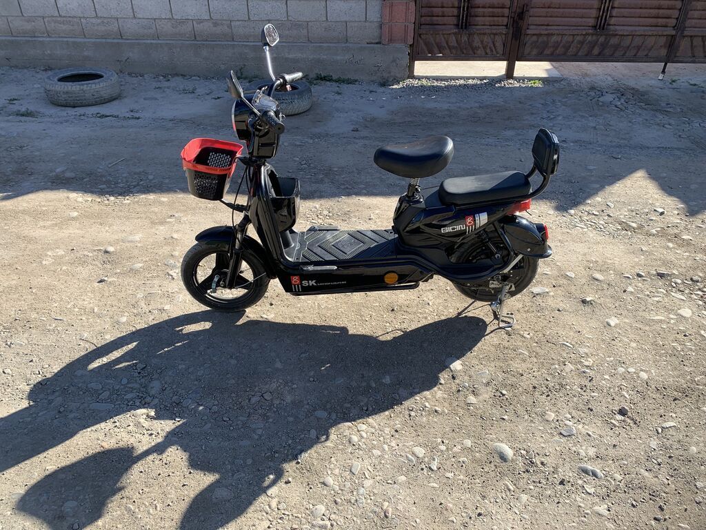 Продаю электроскутер, в отличном состоянии. 48 v / 12 ah/ 350w . Стоит: фото 3