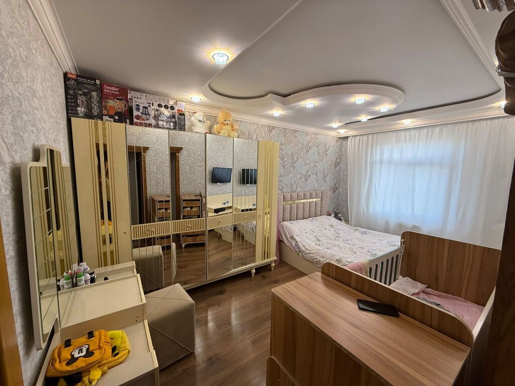 Gənçlikdə 3 otaq 4 merrtəbəli binanin 3 çü mərtəbəsində veşləri ilə