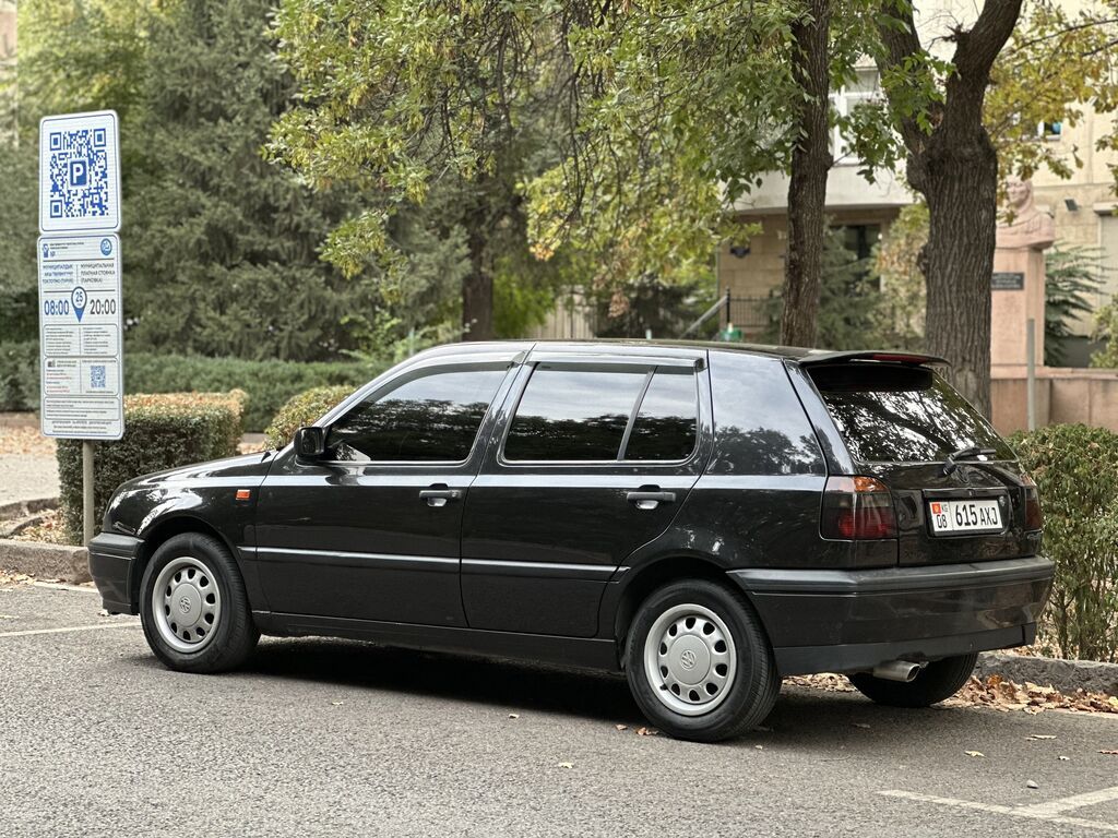 Volkswagen Golf: 1993 г., 1.8 л, Механика, Бензин, Хэтчбэк: фото 2