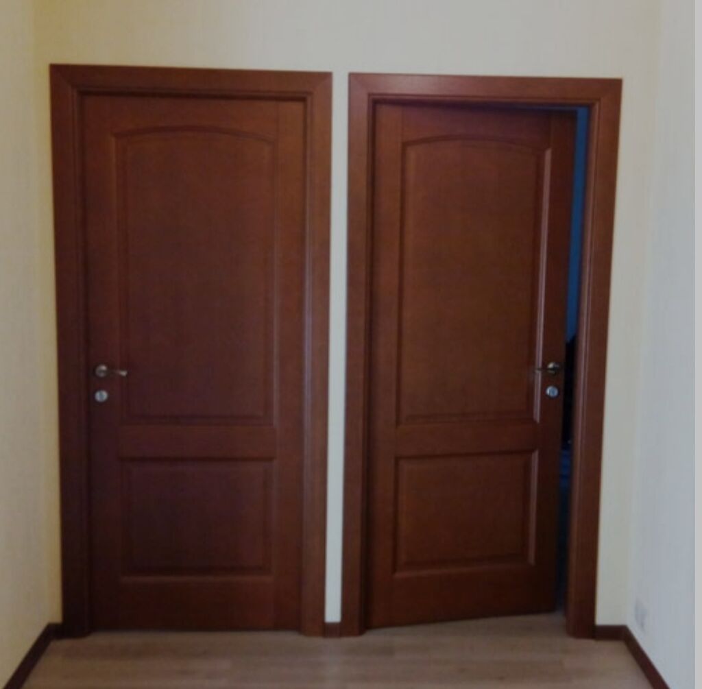 Две двери рядом