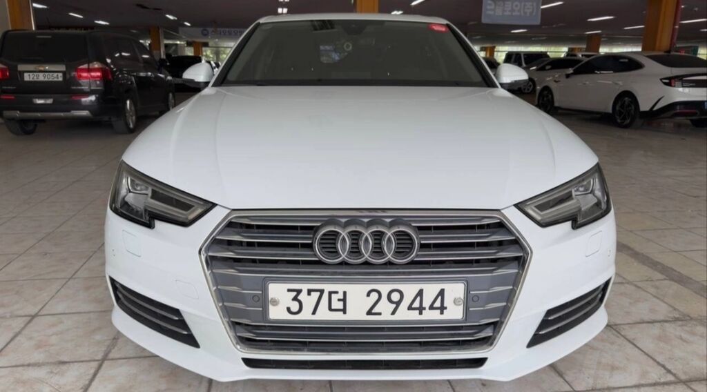 Audi A4: 2018 г., 2 л, Робот, Дизель, Седан: фото 2