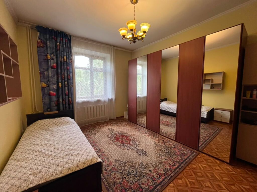 3 комнаты, 72 м², Золотой квадрат Сталинка, 2 этаж, Косметический ремонт: фото 2