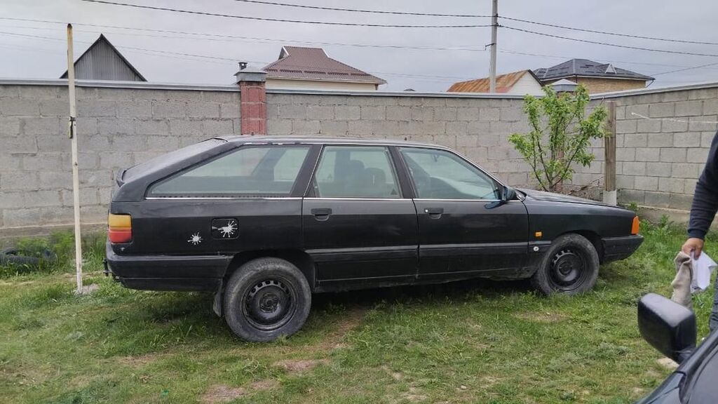 Audi 100: 1990 г., 2.3 л, Механика, Бензин, Универсал: фото 2