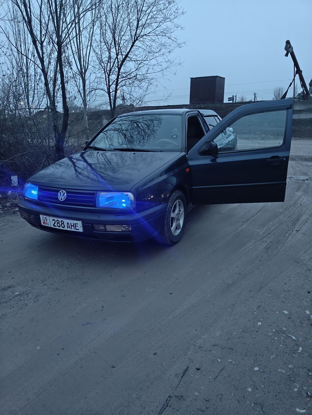 Volkswagen Vento: 1992 г., 1.8 л, Механика, Бензин, Седан: фото 2