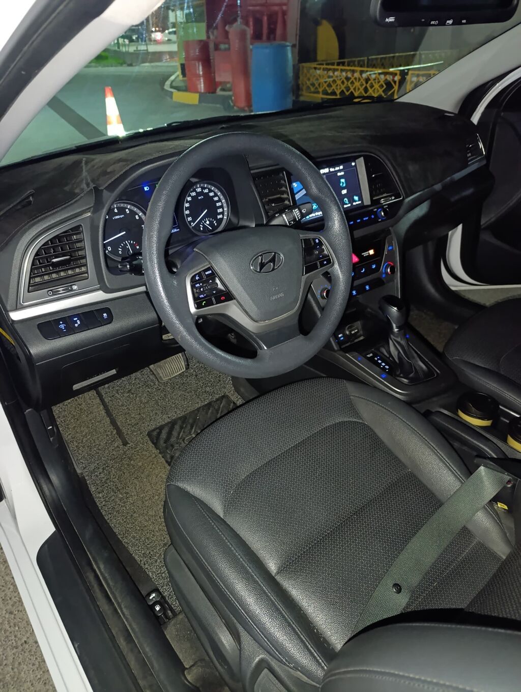 Hyundai Avante: 2018 г., 1.6 л, Автомат, Бензин, Седан: фото 6