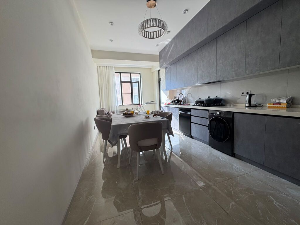 3 otaqlı, Yeni tikili, 152 kv. m