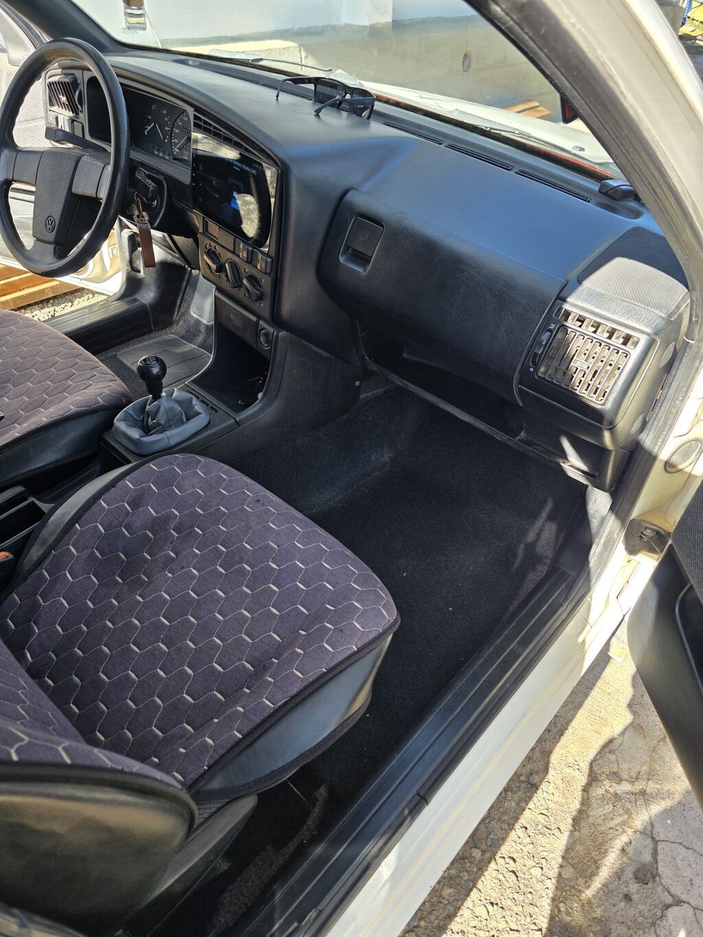 Volkswagen Passat: 1988 г., 1.8 л, Механика, Бензин, Универсал: фото 8