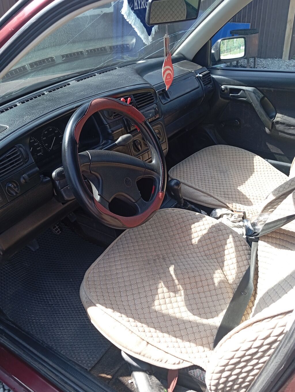 Volkswagen Vento: 1999 г., 1.6 л, Механика, Бензин, Седан: фото 5