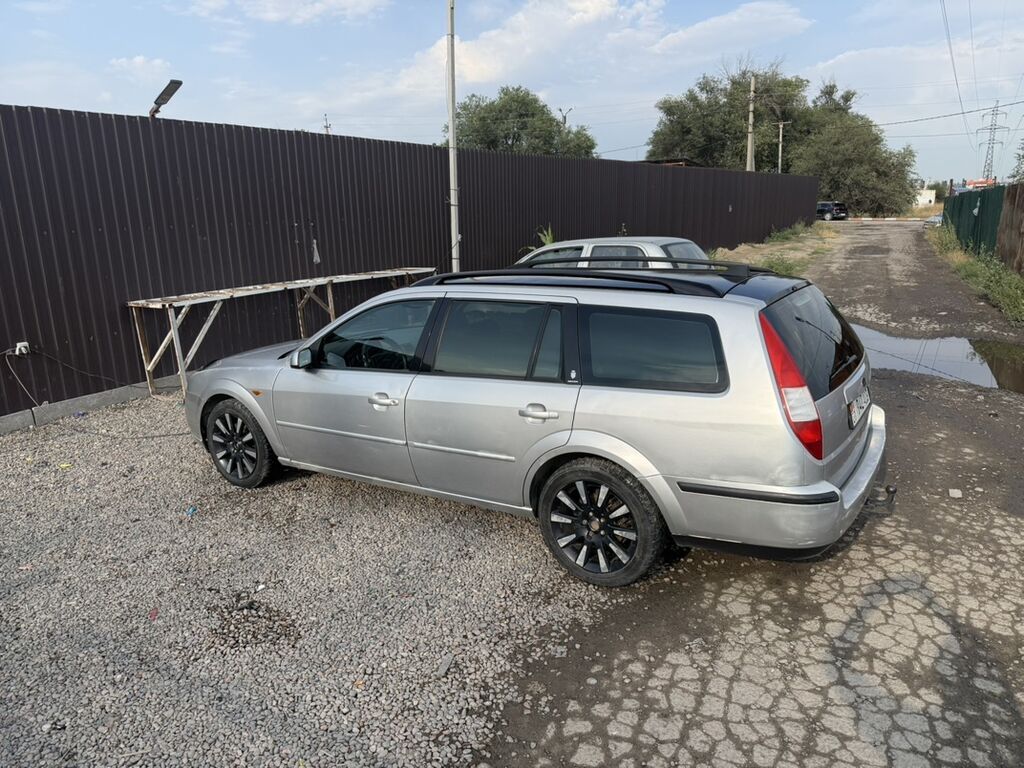 Ford Mondeo: 2002 г., 2.5 л, Автомат, Бензин, Универсал: фото 2