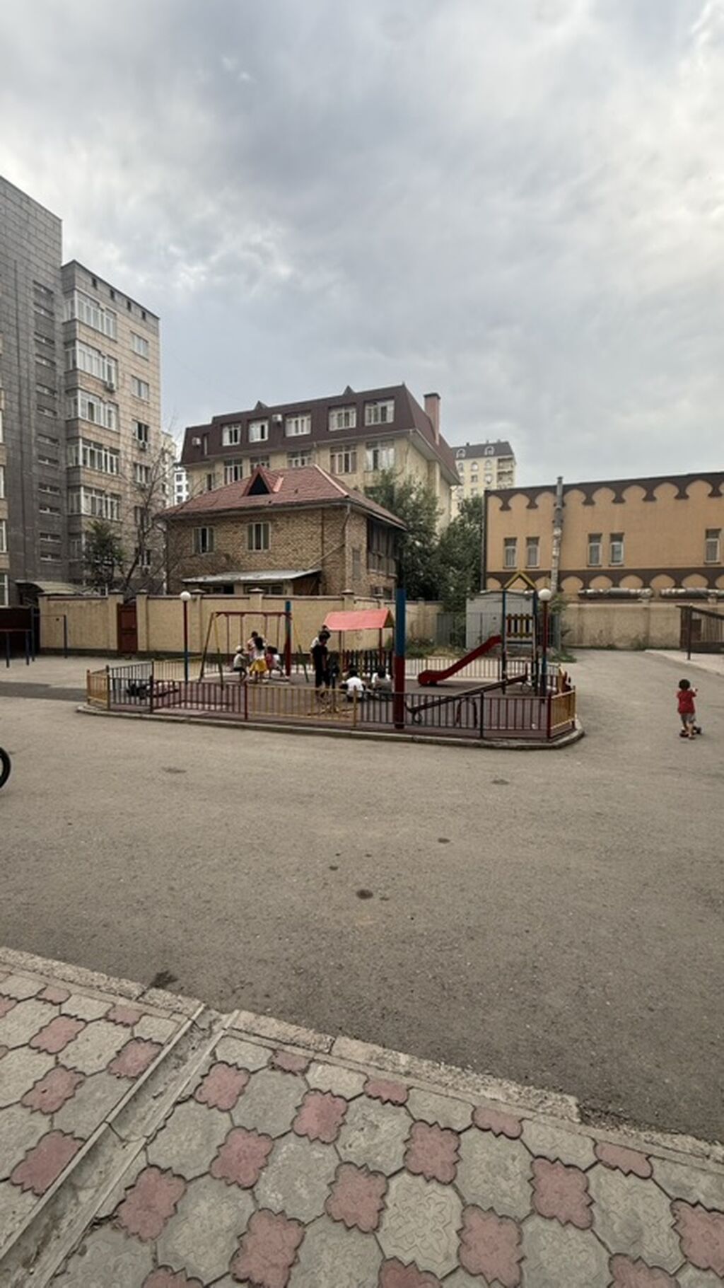 Сдается просторная двухкомнатная квартира в центре города. Первая: фото 1