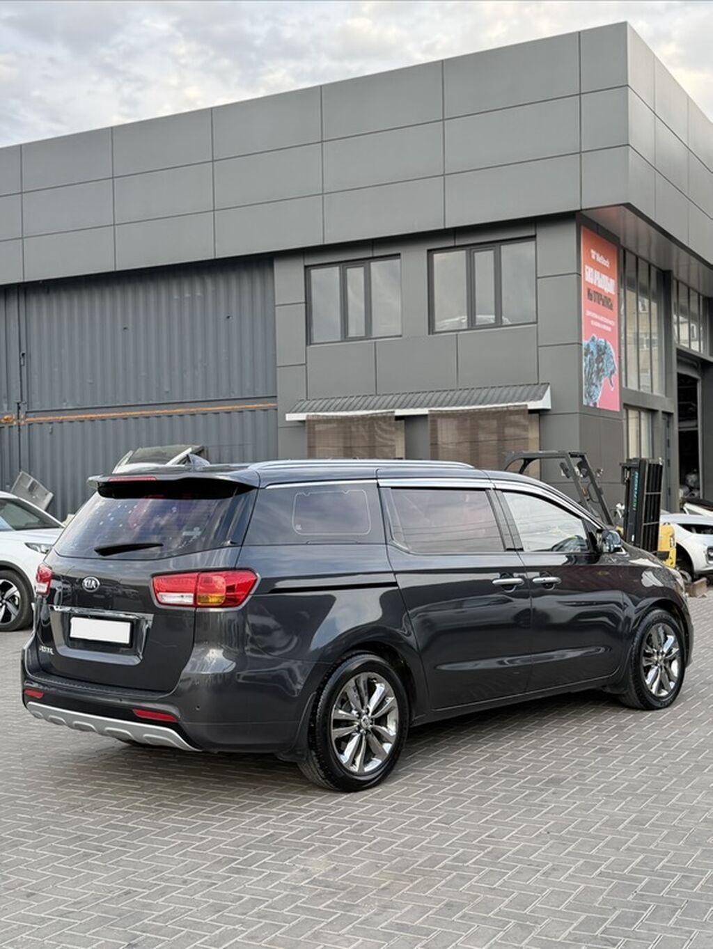 Kia Carnival: 2017 г., 2.2 л, Автомат, Дизель, Минивэн: фото 3