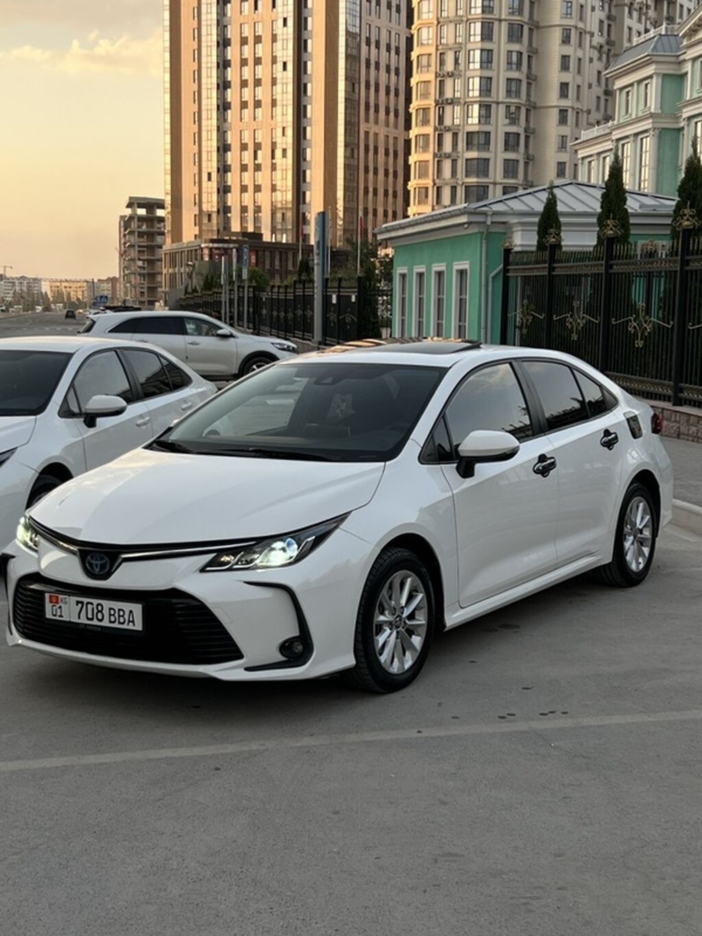 Toyota Corolla: 2021 г., 1.8 л, Вариатор, Гибрид, Седан: фото 3