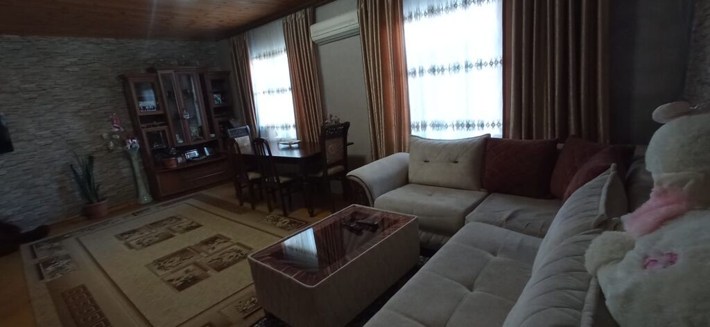2 mərtəbəli fərdi yaşayış evi - Tikinti: Kəsmə daş divarlar, dalbat