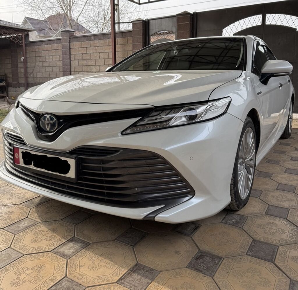Toyota Camry: 2019 г., Гибрид, Седан: фото 2