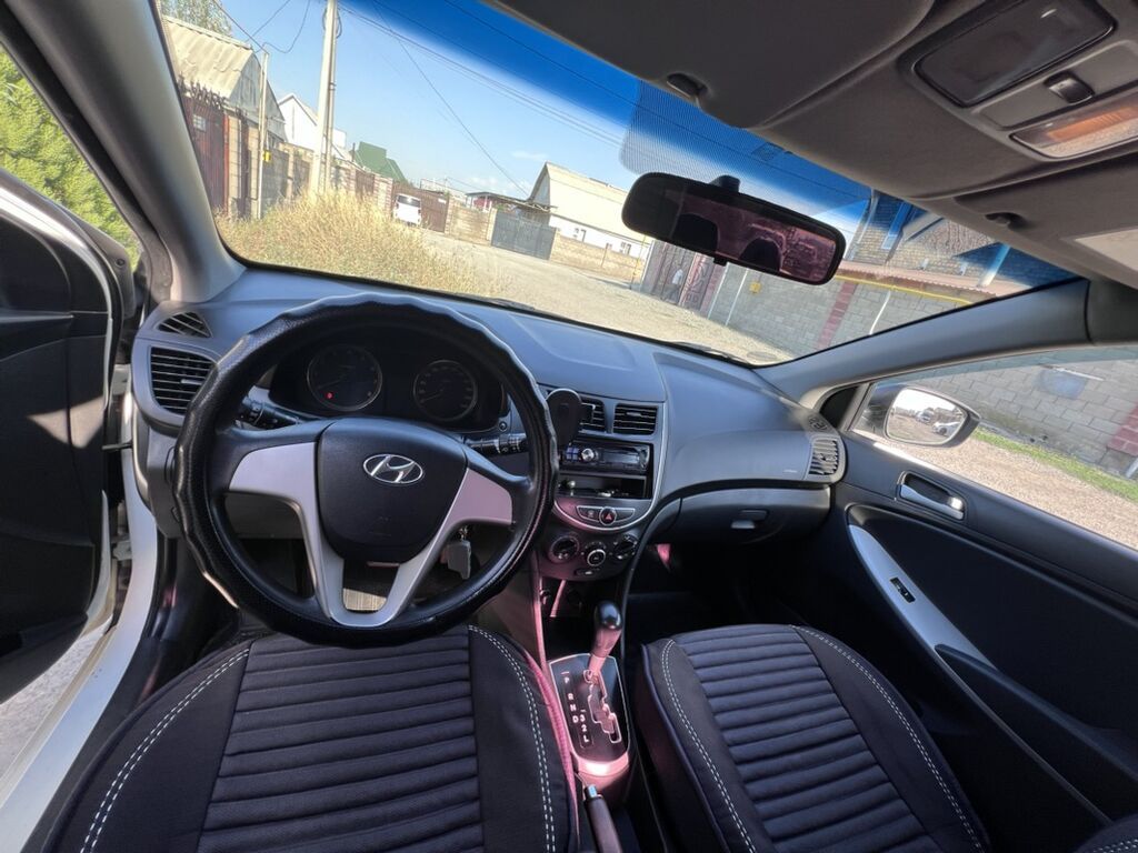 Hyundai Accent: 2013 г., 1.5 л, Автомат, Бензин, Седан: фото 7