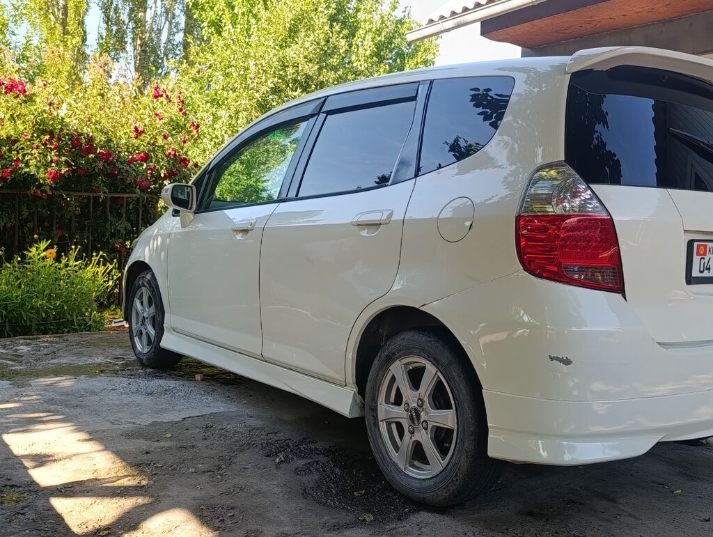 Honda Fit: 2002 г., 1.3 л, Автомат, Бензин, Хэтчбэк: фото 6