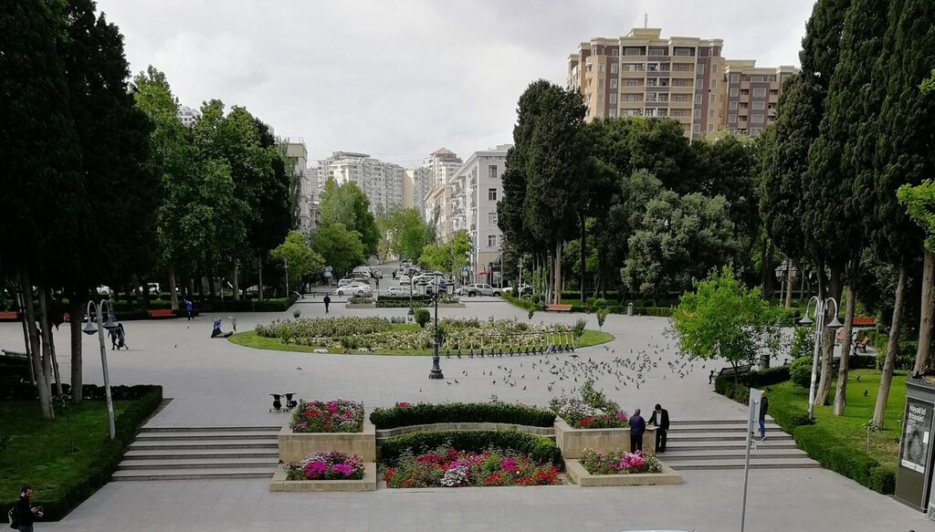 🔥 28 MAY METROSUNUN VƏ SƏMƏD VURĞUN PARKININ DÜZ YANINDA 110 KV.M