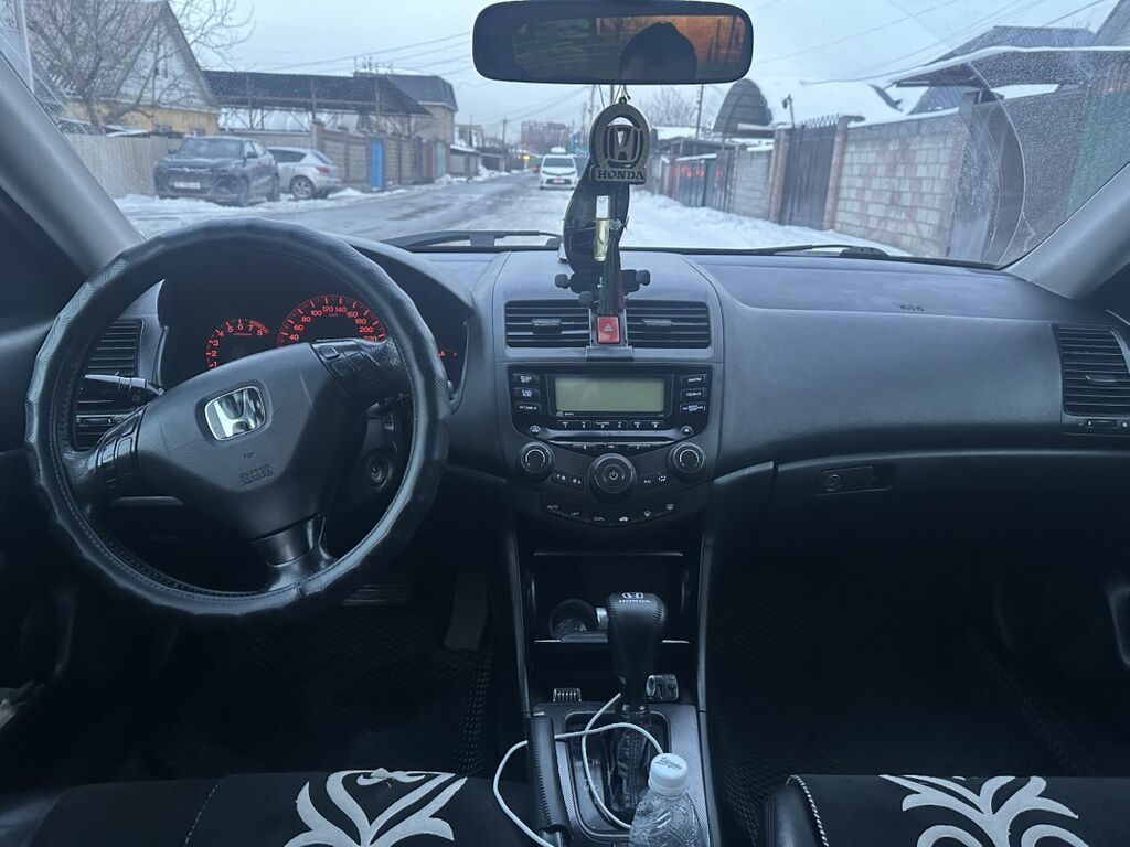 Honda Accord: 2004 г., 2 л, Автомат, Бензин, Седан: фото 3