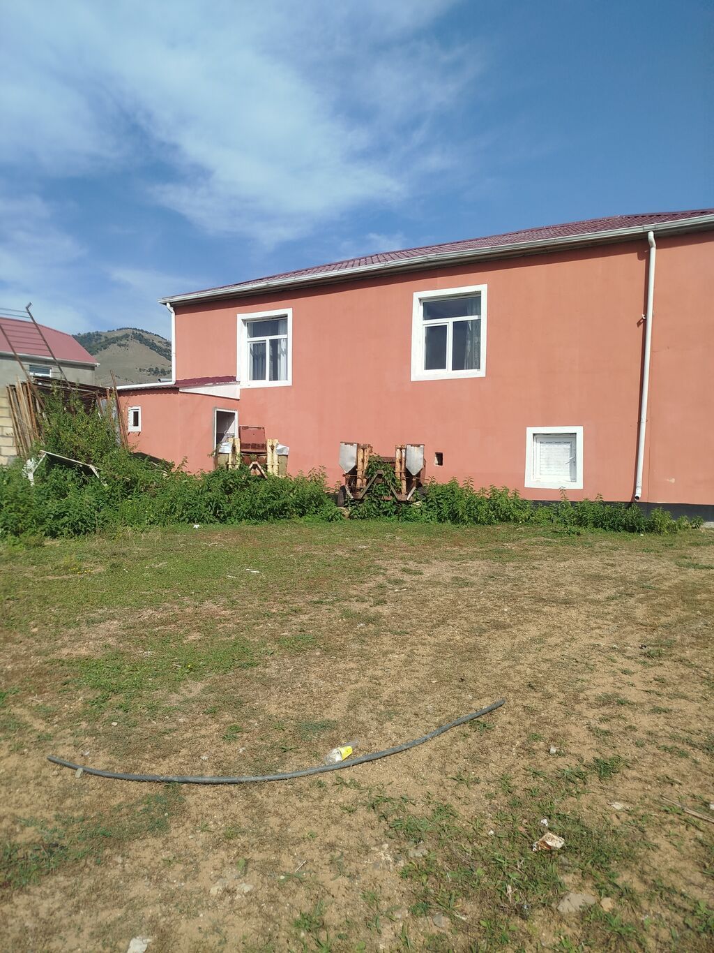 Həyətyanı sahəsi və yardımçı tikilisi olan fərdi yaşayış evi - Ümumi
