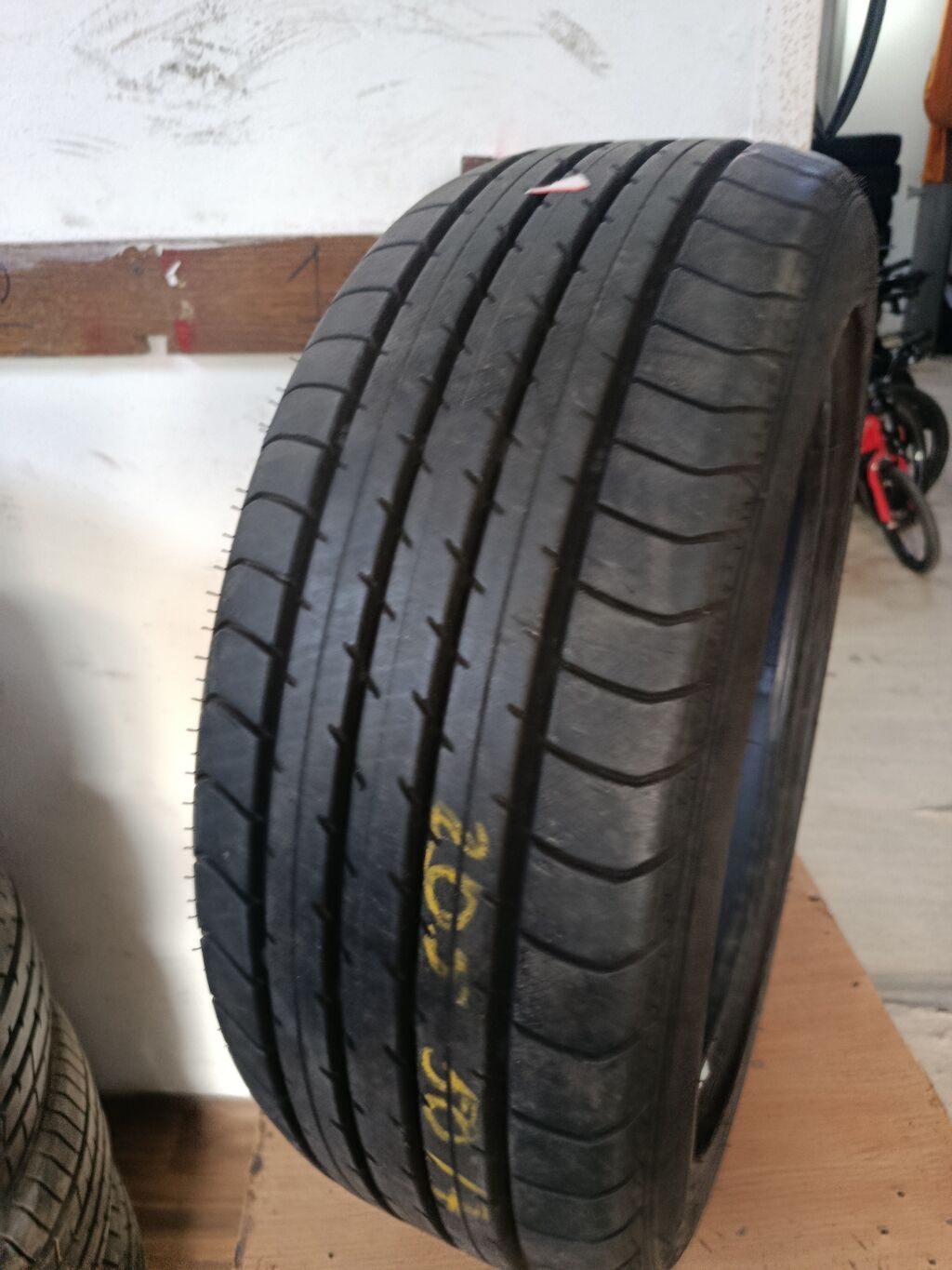 Шины 205 / 50 / R 17, Лето, Б/у, 1 шт, Легковые, Япония, Dunlop: фото 2