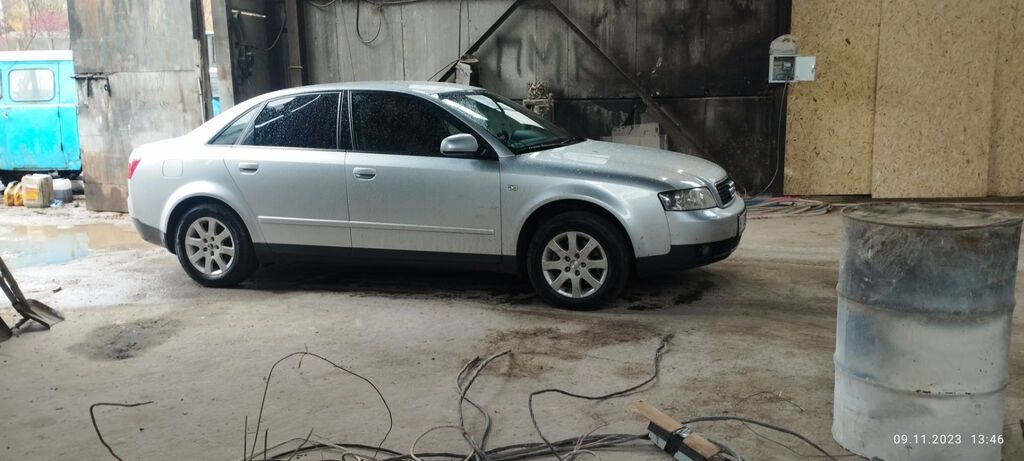 Audi A4: 2001 г., 2 л, Вариатор, Газ, Седан: фото 2
