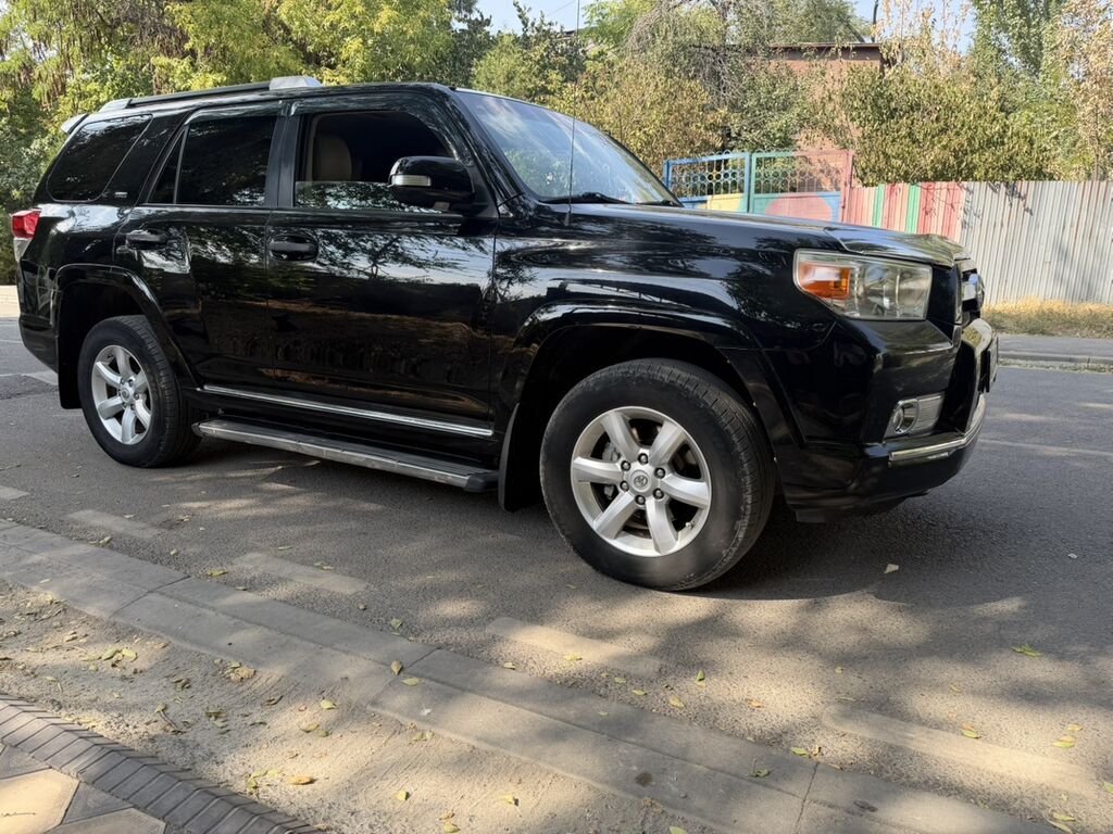 Toyota 4Runner: 2011 г., 4 л, Внедорожник: фото 4