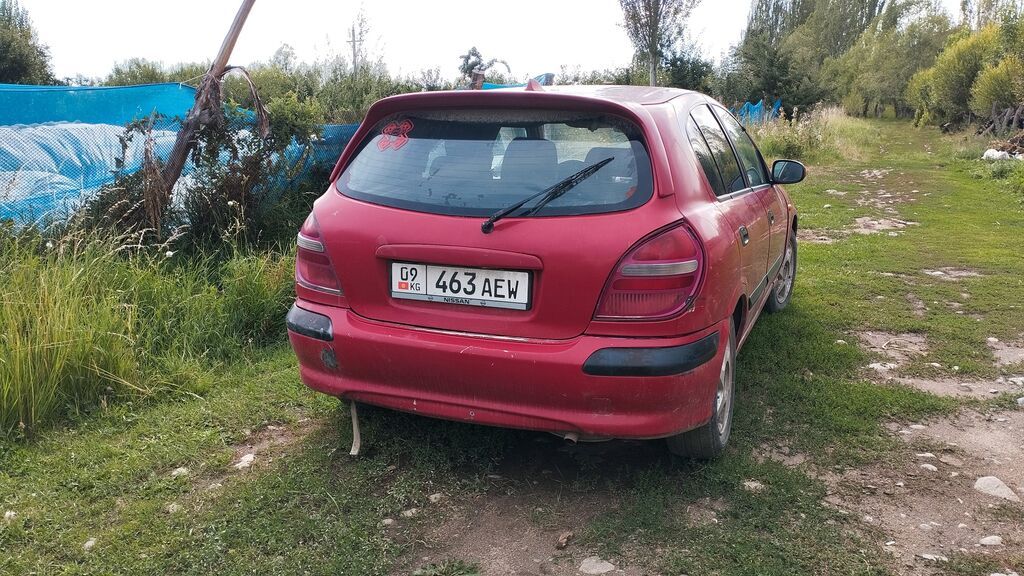 Nissan Almera: 2001 г., 1.5 л, Механика, Бензин, Хэтчбэк: фото 3