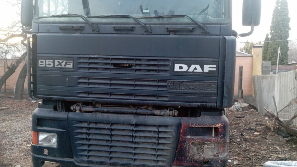 Тягач DAF 95XF на запчасти 2хмостовый кабина Бак 870л рама идеальная: фото 6
