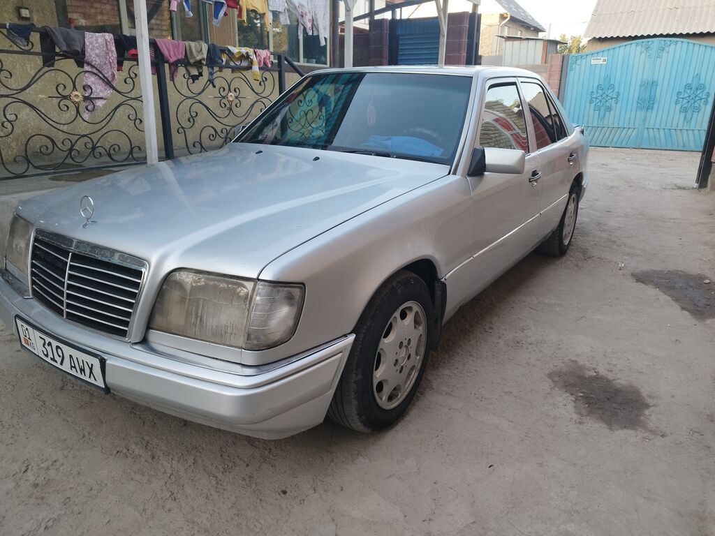 Mercedes-Benz W124: 1993 г., 2.2 л, Механика, Бензин, Седан: фото 4