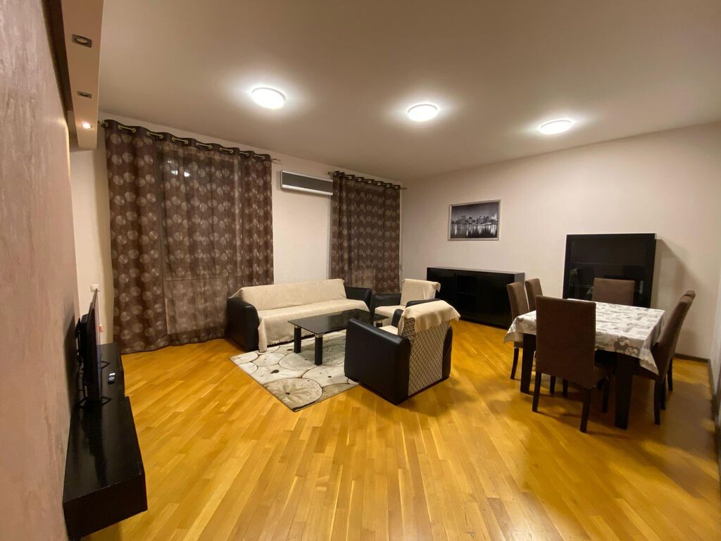 ✨ Tibb Universitetinin Yanında, "Avtoservis MTK"-da 195 m² 4 Otaqdan 3