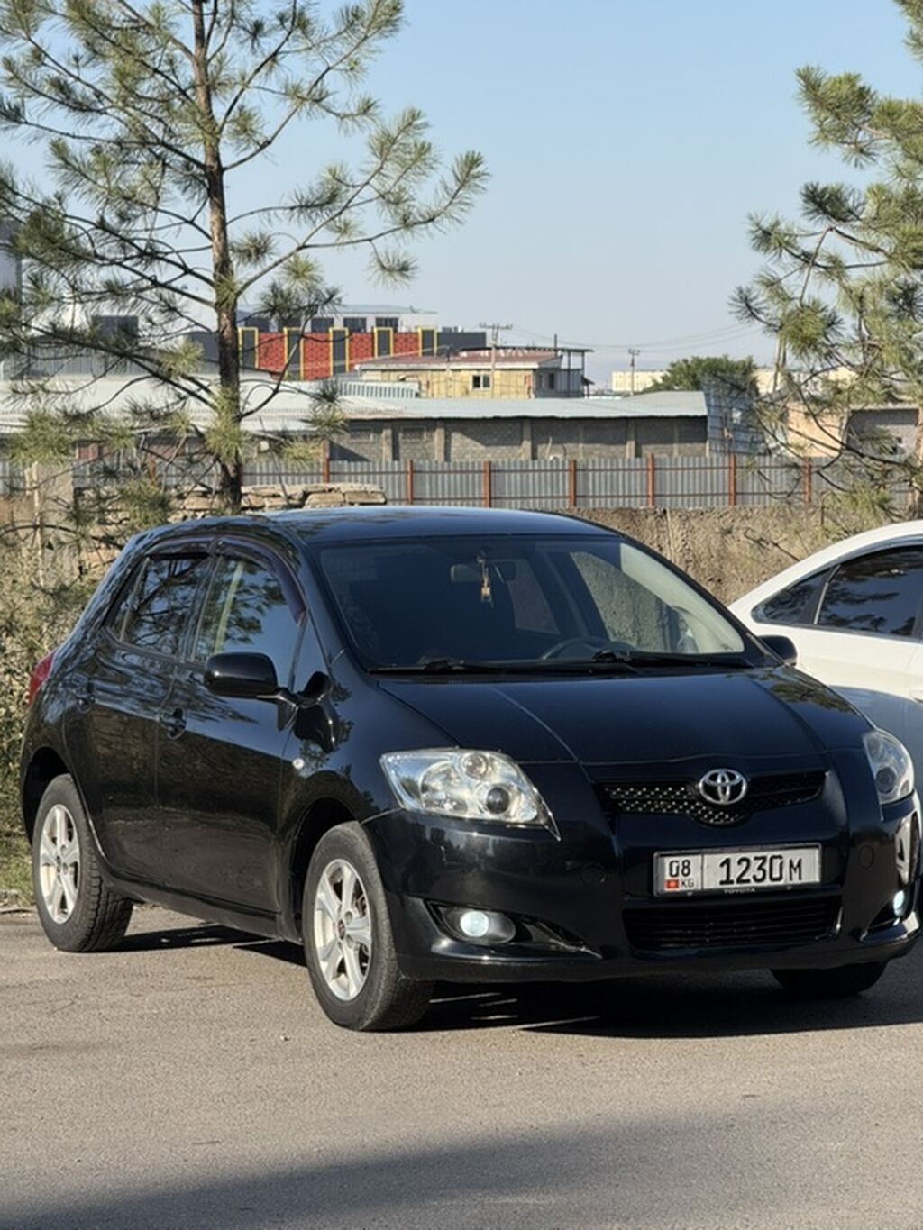 Toyota Auris: 2007 г., 1.6 л, Робот, Бензин, Хэтчбэк: фото 2