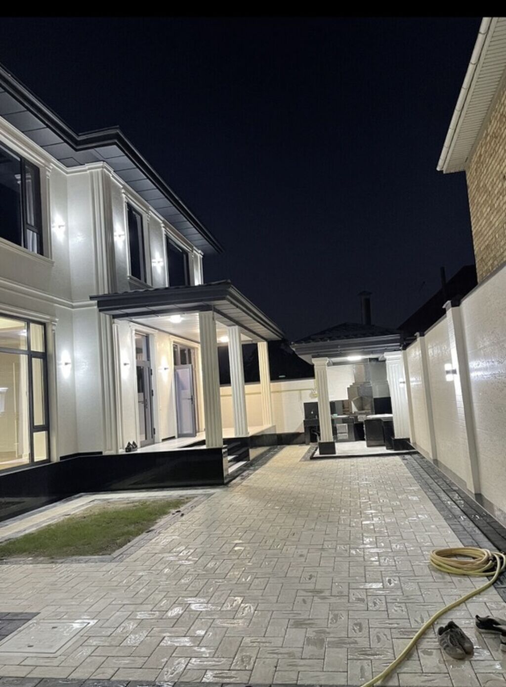 6 комнат и более, 340 м², Бишкек, Арча-Бешик ж/м: фото 1