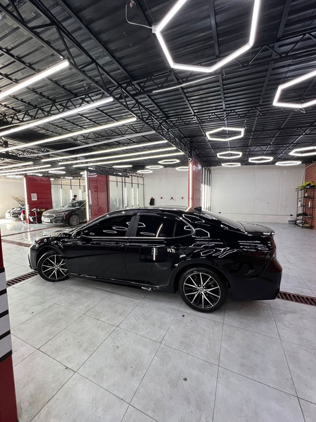 Toyota Camry: 2021 г., 2.5 л, Автомат, Бензин, Седан: фото 3