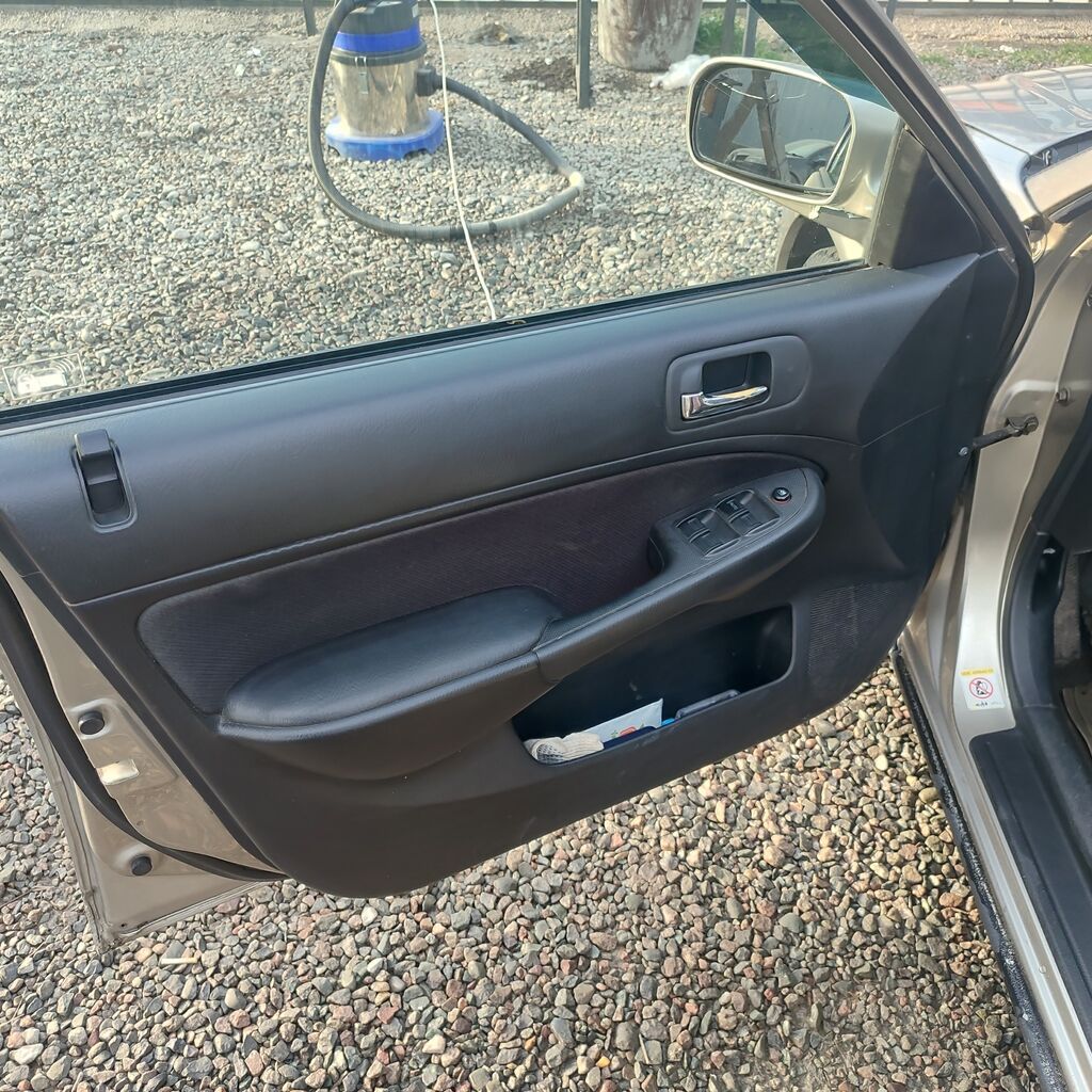 Honda Civic: 2004 г., 1.7 л, Автомат, Бензин, Седан: фото 8