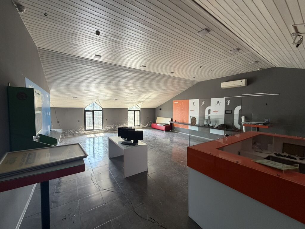 İcarəyə verilir – hazır aptek/ofis üçün uyğun kommersiya sahəsi - Ön