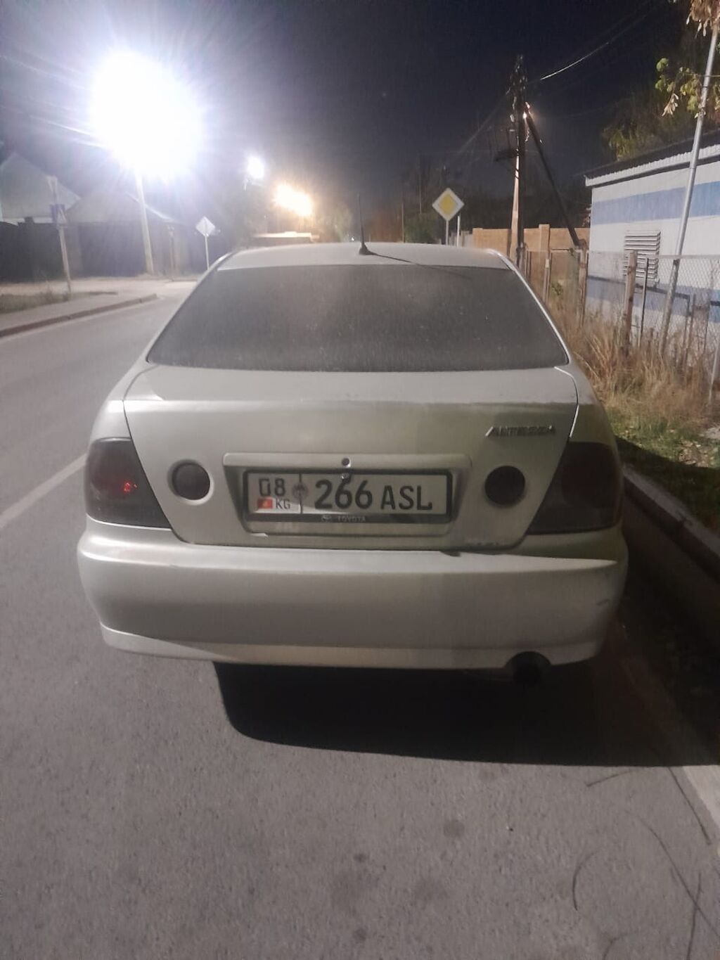 Toyota Altezza: 2003 г., Бензин, Седан: фото 2