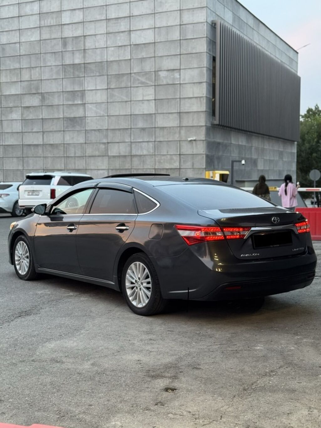 Toyota Avalon: 2015 г., 2.5 л, Гибрид, Седан: фото 4